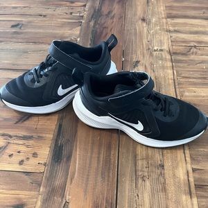 Girls Nike running shoes, gently used